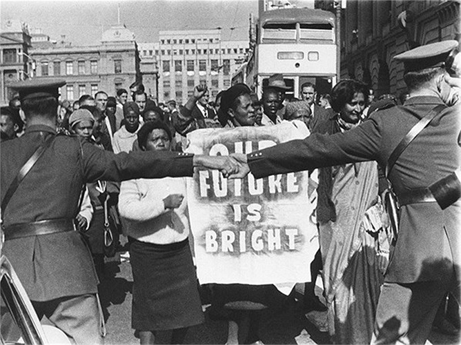 Năm 1964, sau 8 tháng xét xử, ông Nelson bị kết tội phá hoại đời sống nhân dân và nhận án tù chung thân