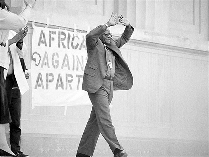 Trong những năm 80, các phong trào đòi thả tự do cho Nelson nở rộ khắp Nam Phi và tên tuổi của ông đã vượt ra tầm thế giới