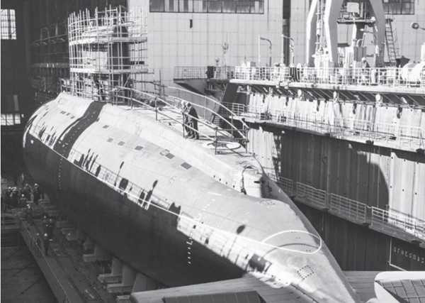 Cận cảnh tàu ngầm Hải Phòng khi chuẩn bị hạ thủy.