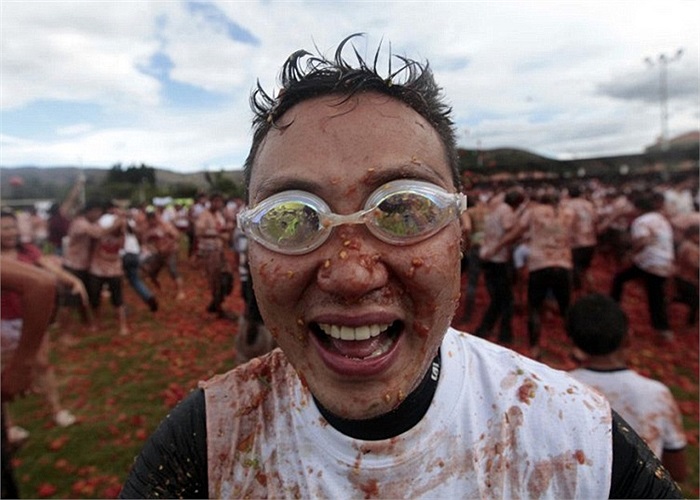 Một chiếc kính bảo vệ mắt sẽ rất hữu ích trong khi du khách tham gia chiến đấu