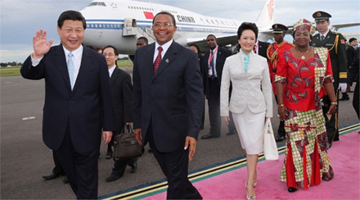 Phong cách ăn mặc của bà Bành trở thành tâm điểm trên báo chí Trung Quốc