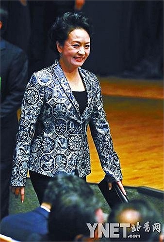 Bà Bành Lệ Viện đã bước vào hàng ngũ những phu nhân có phong cách thời trang đẹp nhất thế giới