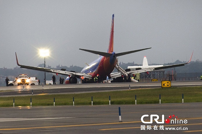 11 người bị thương sau khi chiếc máy bay Boeing 737 chúi đầu xuống đường băng ở sân bay LaGuardia ở New York, Mỹ hôm 22/7 giờ địa phương 