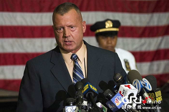 Ông Tom Bosco, giám đốc sân bay LaGuardia, cho hay càng mũi của máy bay đã bị gãy trong khi hạ cánh