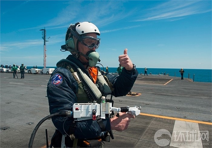 Máy bay không người lái X-47B của Mỹ trở thành máy bay không người lái (UAV) đầu tiên cất cánh thành công từ một tàu sân bay