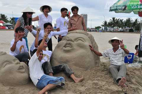 Đà Nẵng, biển, công viên Biển Đông, điêu khắc trên cát, hàng ngàn người, du khách