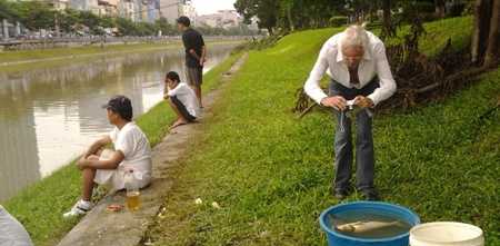 bắt cá, sông tô lịch, bão số 6