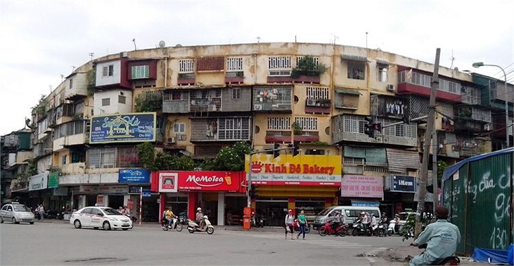 Những khu này được xây dựng từ 40-50 năm về trước, hiện đã cũ kỹ và gây nguy hiểm cho người sử dụng.