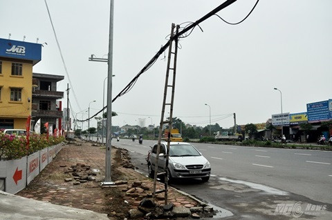 Những 'cột điện' kì lạ giữa Hà Nội