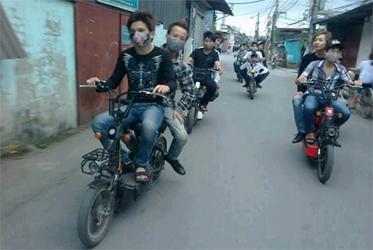 Dàn hàng ngang 'diễu hành'