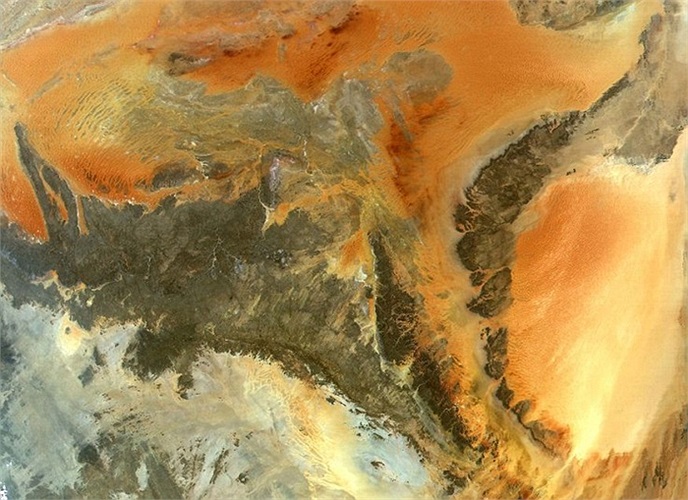 Bãi đá cổ trên sa mạc Sahara 