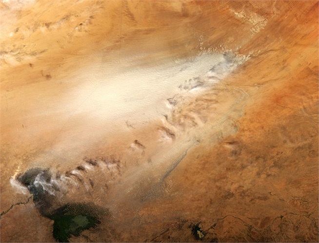 Hình ảnh về một cơn bão cát trên sa mạc 