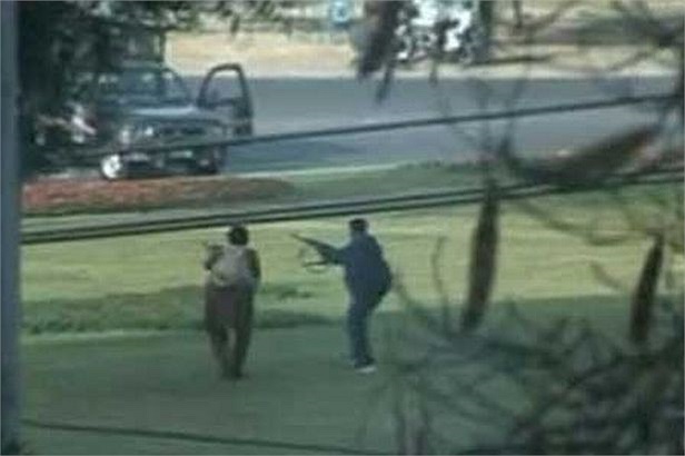 Hai đối tượng có vũ trang đã bất ngờ xả súng vào đoàn xe hộ tống đội tuyển cricket của Sri Lanka sang thi đấu với Pakistan vào rạng sáng ngày 03/03/2009.