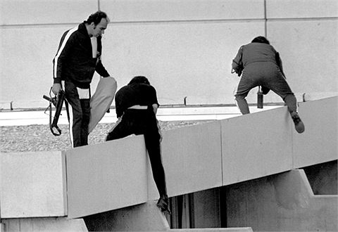 Tuy nhiên, yêu sách của bọn khủng bố đã không được chính phủ Israel đáp ứng. Chúng lập tức giết chết 2 VĐV Israel ngay tại làng Olympic Munich.