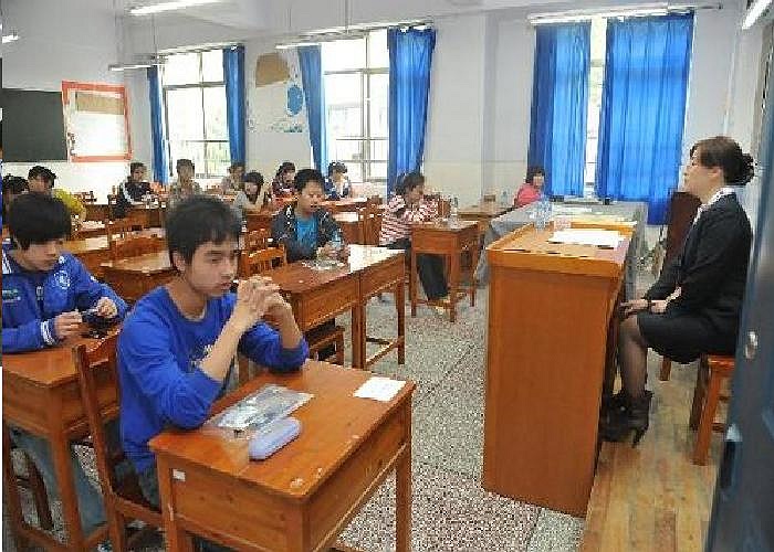 Bên trong một địa điểm thi.