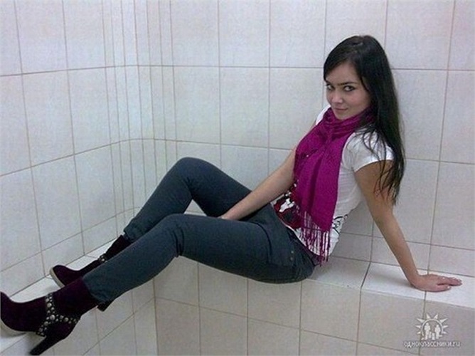 Kristina Svechinskaya sinh ngày 16/2/1989 tại Nga và từng là sinh viên đại học New York