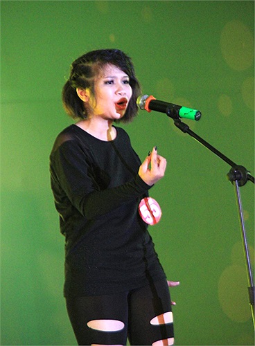 Một màn trình diễn rock Forever and one dưới sự thể hiện của Châu đã làm sân khấu như rung chuyển