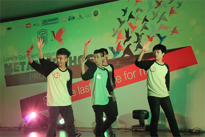 Nhận được những tràng pháo tay ngay từ khi mới xuất hiện, 5 chàng trai X2 Crew đã chứng tỏ sức hút của mình và khiến bầu không khí trở nên sôi động hơn bao giờ hết