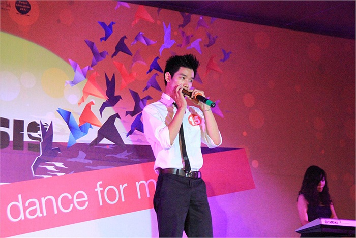 Tiếng kèn Harmonica du dương được cất lên bởi Nguyễn Đức Nam.