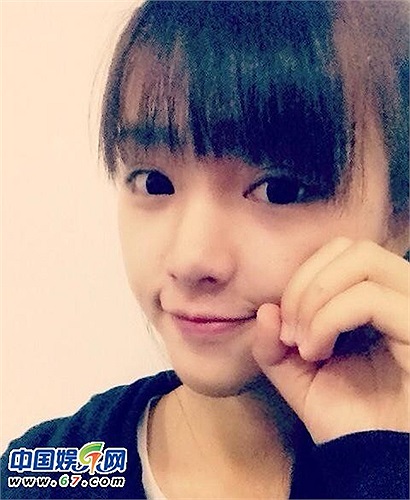 Hàng nghìn chàng trai say mê vẻ đẹp của cô