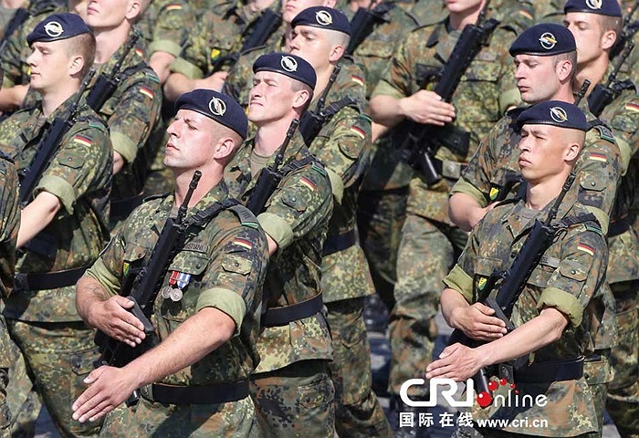 Khoảng 4.800 binh sỹ tham gia diễu binh với 265 phương tiện quân sự cùng 58 máy bay