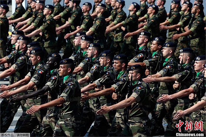 Đông đảo binh sỹ tham gia duyệt binh mừng Quốc khánh Pháp hôm 14/7