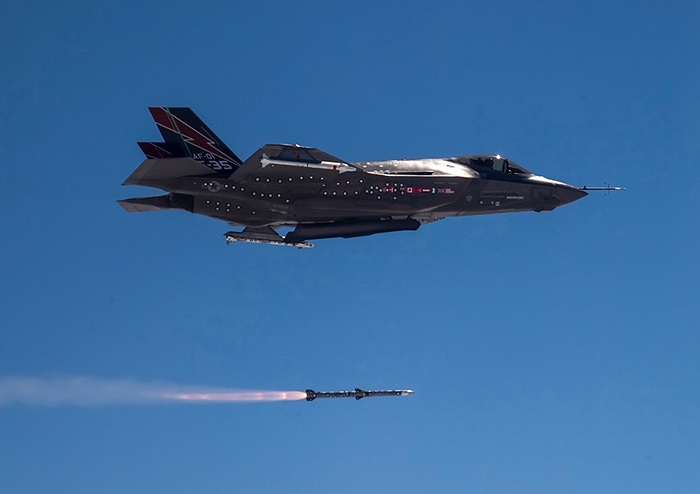 F-35A, phiên bản cất/hạ cánh thông thường của quân đội Mỹ bắn thử nghiệm tên lửa không đối không AIM 120