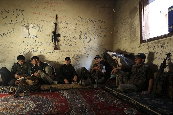 Các thành viên nhóm phiến quân tử vì đạo Martyr Al-Abbas ở Aleppo, Syria