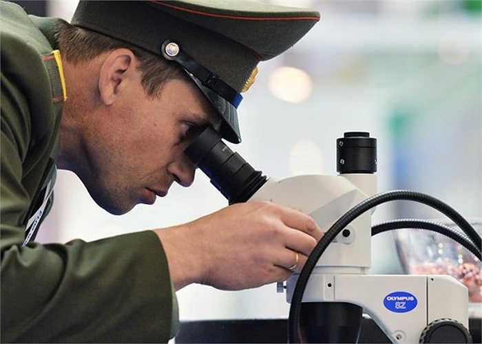 Binh sĩ Nga tại triển lãm Omsk 2013