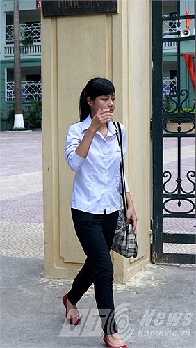 Thí sinh ra sớm tại hội đồng thi trường TPHT Nguyễn Bỉnh Khiêm (Cầu Giấy, Hà Nội).