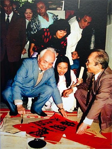 Viết thư pháp ngày xuân