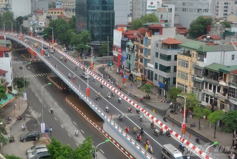 Thông xe cầu vượt mềm mại nhất Hà Nội