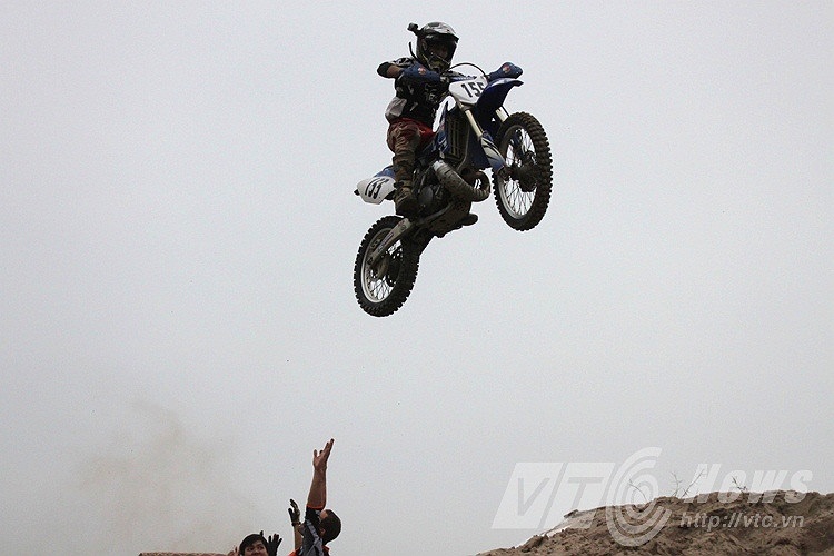 Bay lên không trung