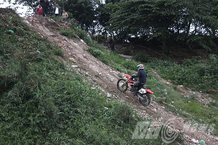 Trong 2,3 năm gần đây, môn thể thao mạo hiểm này bắt đầu du nhập vào Việt Nam. 