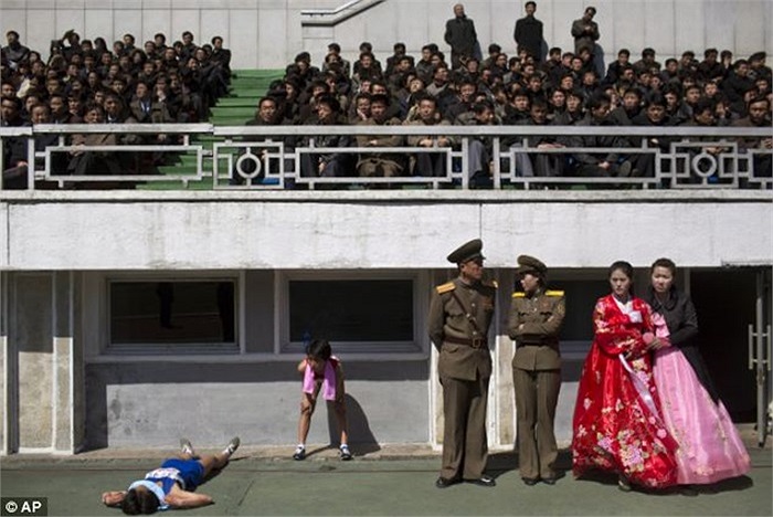 Nhiều tuyển thủ đến từ Ukraina, cộng hòa Séc, cùng hơn 600 tuyển thủ Triều Tiên tham gia thi chạy marathon