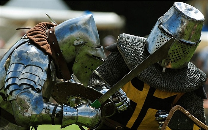 Hai đấu sĩ trong lễ kỷ niệm 528 năm diễn ra trận đánh Bosworth ở Leicestershire, Anh