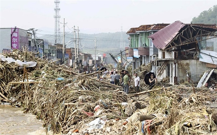 Một con phố lầy lội ở Phủ Thuận, Liêu Ninh, Trung Quốc