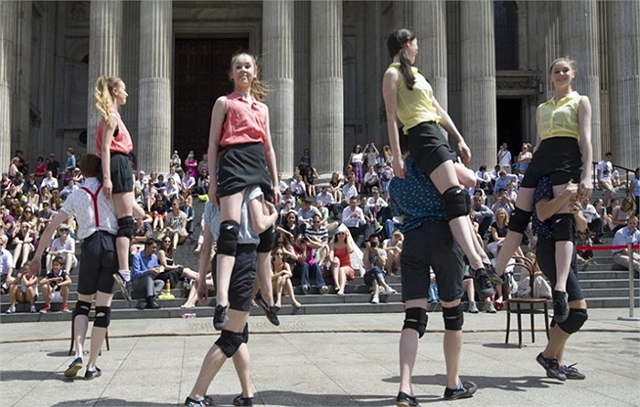 Sinh viên trường Ballet Anh biểu diễn trong Festival London