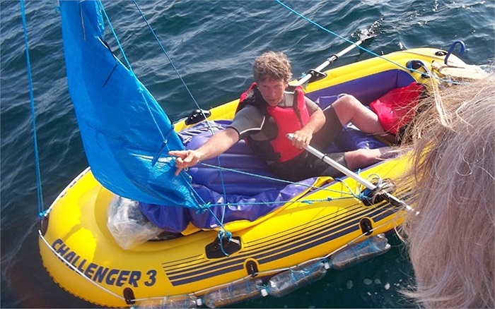 Người đàn ông định đi từ Ailen đến Dorset bằng thuyền cao su bơm hơi