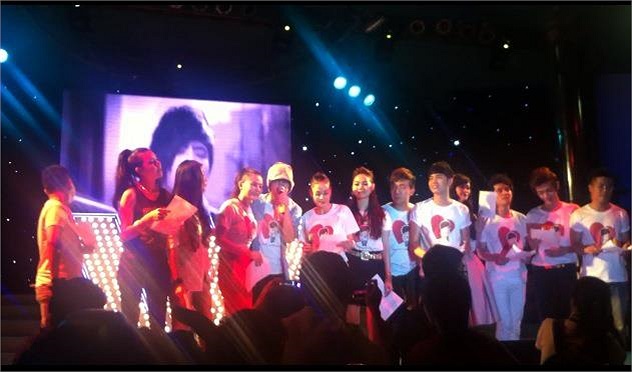 Cùng nhìn lại hình ảnh lần cuối cùng đứng trên sân khấu của Wanbi Tuấn Anh để nhớ về một giọng ca đầy nghị lực.