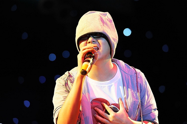 Trong đêm nhạc tại TP.HCM dù khá mệt nhưng Wanbi Tuấn Anh vẫn tới để đền đáp những tình cảm mà anh chị em nghệ sỹ cũng như khán giả dành cho anh.