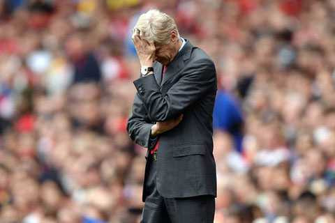 arsene wenger đau đầu