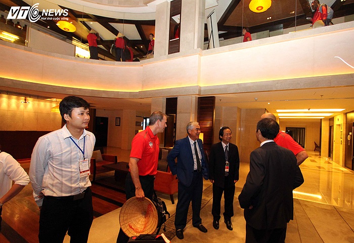 Các cầu thủ Arsenal sẽ nghỉ ngơi, ăn trưa trước khi bắt đầu buổi họp báo vào 3h30 chiều nay