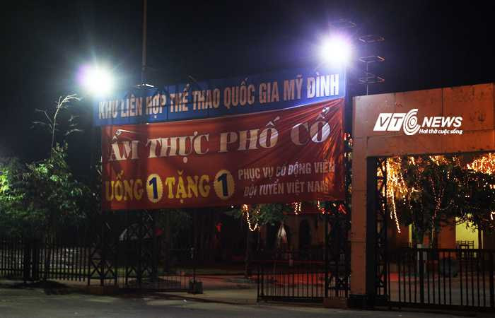 Sân Mỹ Đình làm "kinh tế"