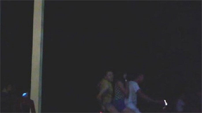 Khi có khách gọi, xe ôm đến chở gái đi cho khách chọn.