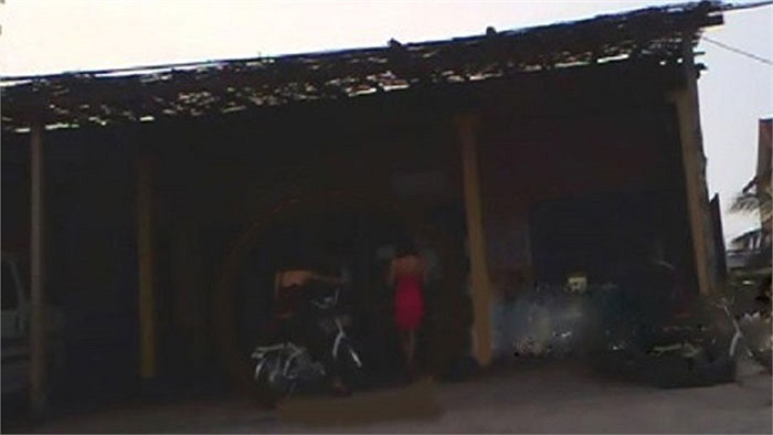 bạn nên nhanh chóng đến các cơ sở y tế chuyên khoa để được tham vấn và cung cấp các thông tin cũng như hỗ trợ và điều trị cần thiết, đặc biệt là điều trị dự phòng sau phơi nhiễm HIV có thể giảm khoảng 90% nguy cơ lây nhiễm. 