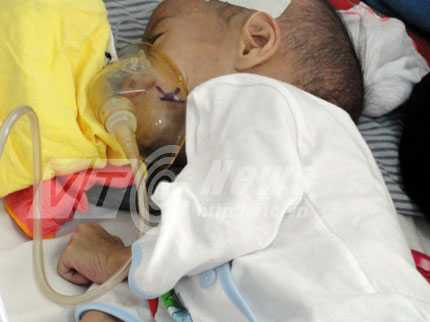 Bạn đọc rơi lệ hướng về bé 3 tuổi trơ xương