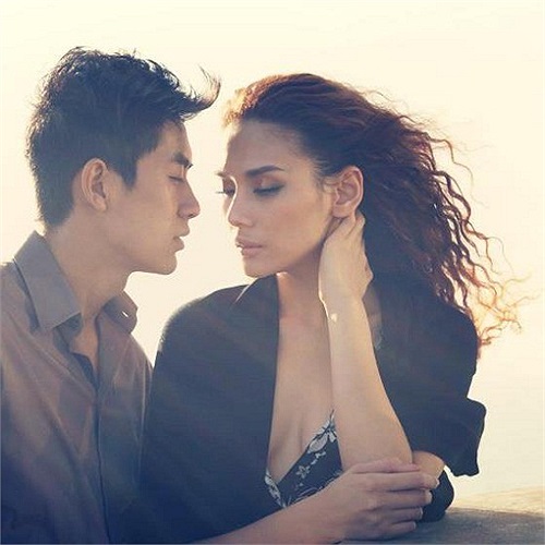 Dù ở những bức ảnh được chụp bình thường hay những góc ảnh có chủ ý, Hoàng Yến vẫn không giấu được vẻ xơ xác của mình.