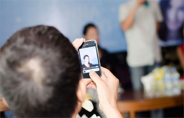 Nhạc sĩ Trương Ngọc Ninh chụp ảnh cháu gái yêu.