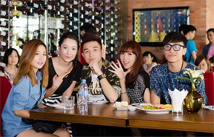 Anna Trương và bạn bè, nhóm nhảy ST319